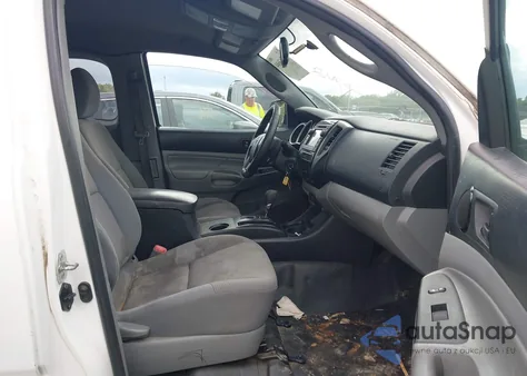 2013 Toyota Tacoma Prerunner V6 z USA, uszkodzony, nr VIN 5TFTU4GN4DX036619